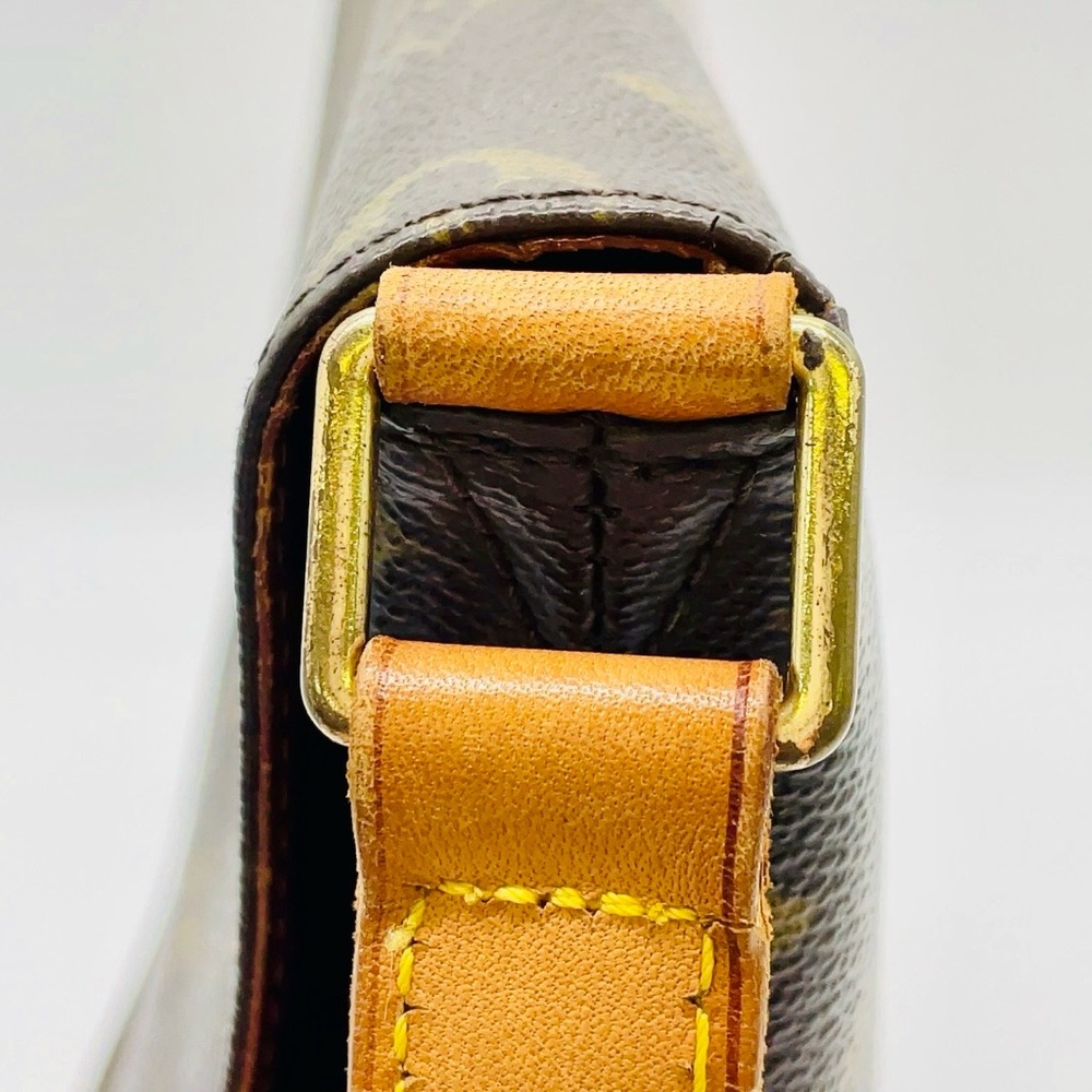 Louis Vuitton Musette Monogram Crossbody Bag - Picture 9 of 17